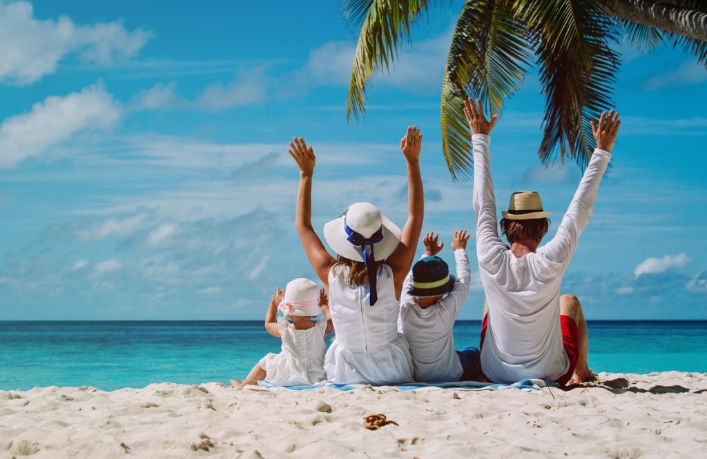 Famille à la plage