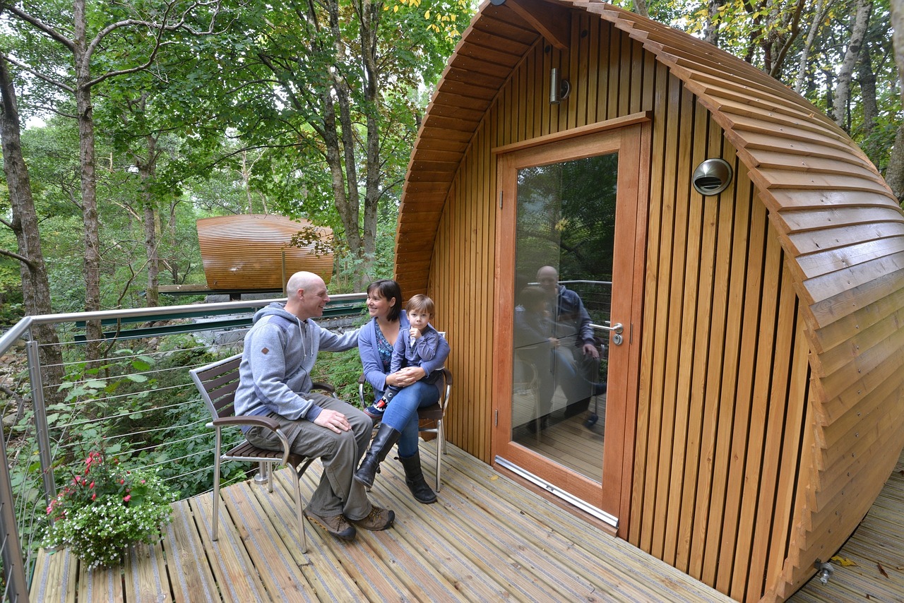 Glamping ou camping : quel hébergement choisir pour votre prochaine aventure ?